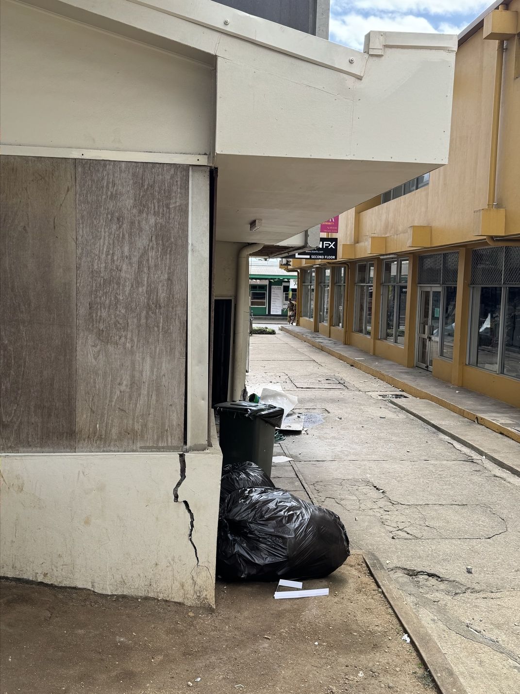 Pasifik'te 7,3 şiddetinde deprem! Binalar ikiye ayrıldı! 6