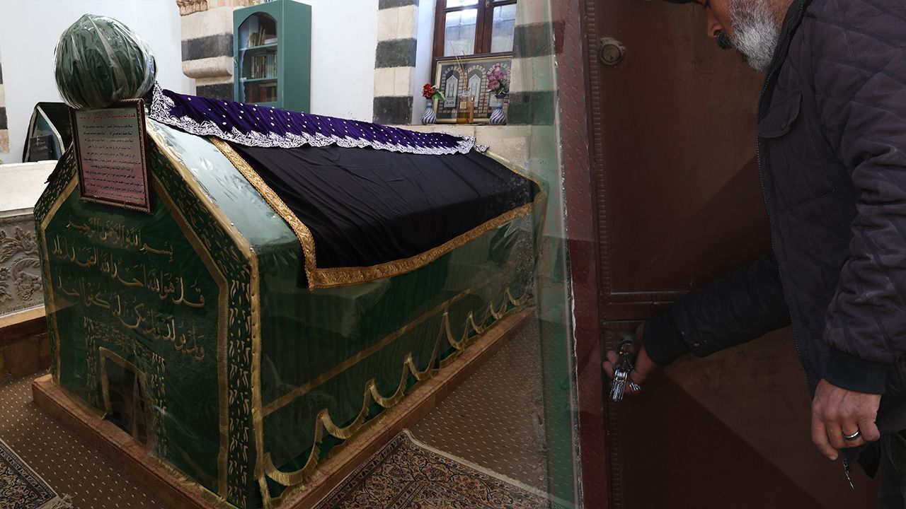 Zincirler kırıldı! Şam'da bulunan Bilal-i Habeşi'nin türbesi ziyarete açıldı. 1