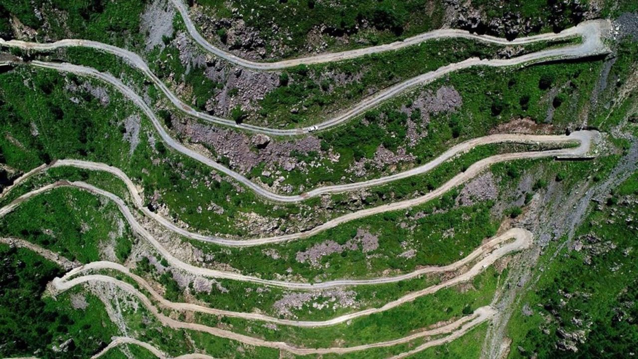 Dünyanın en etkileyici yolları: Doğa, tarih ve macera bir arada! 12