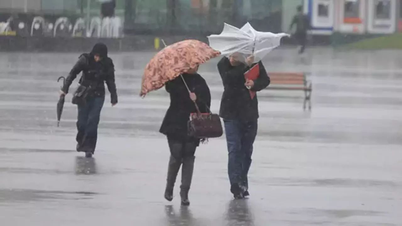 Meteoroloji'den sarı kodlu uyarı! Kuvvetli sağanak geliyor... Bu iller dikkat! 3
