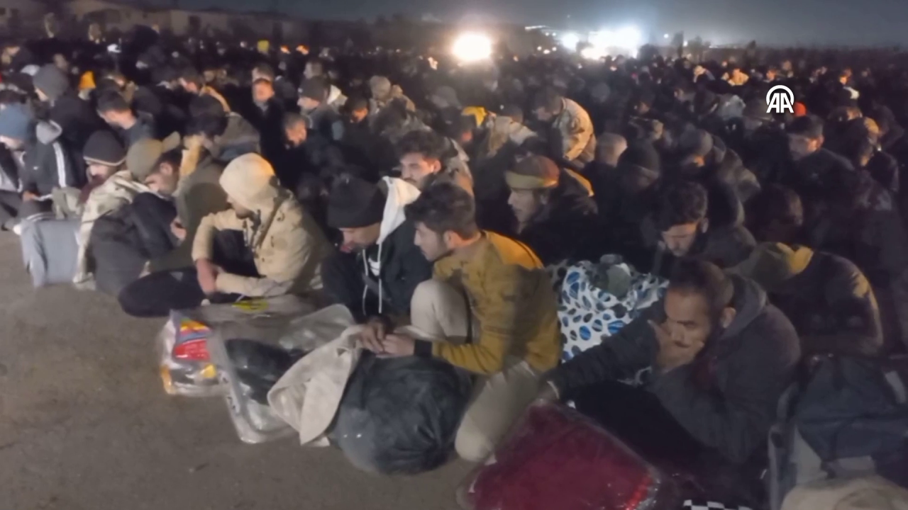 Esad Rejiminin kaçan askerleri geri döndü! Irak’tan Suriye’ye toplu iade 2