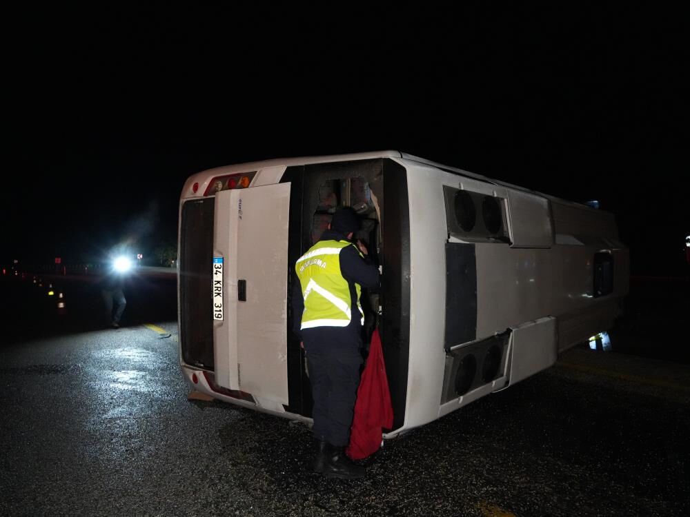 Kastamonu'da can pazarı! Cenazeye giden midibüs devrildi! Ölü ve yaralılar var... 5