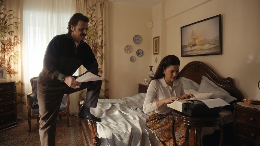 Bergüzar Korel 90'lar gelini oldu! 8