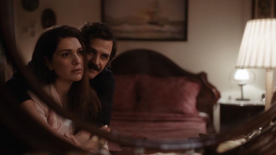 Bergüzar Korel 90'lar gelini oldu! 7