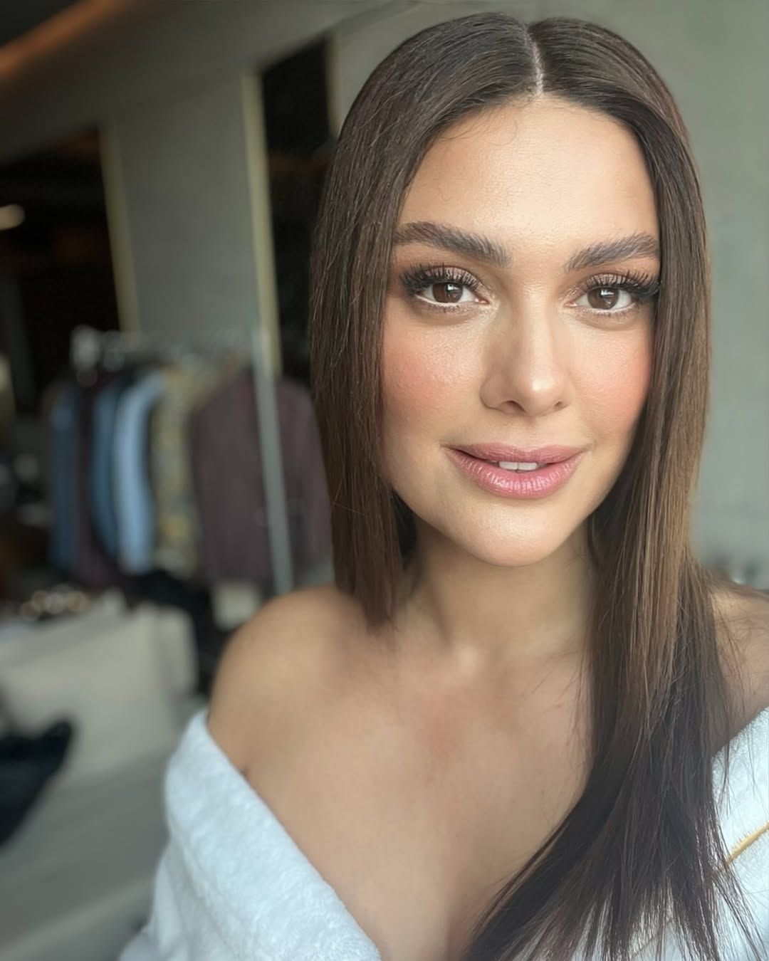 Bergüzar Korel 90'lar gelini oldu! 2