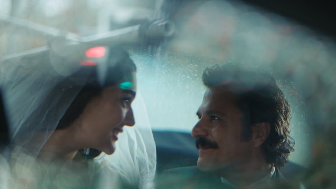 Bergüzar Korel 90'lar gelini oldu! 5