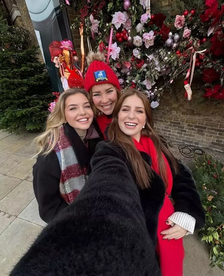 Sihirli Annem dizisinin başrol oyuncuları yıllar sonra Londra'da bir araya geldi 5
