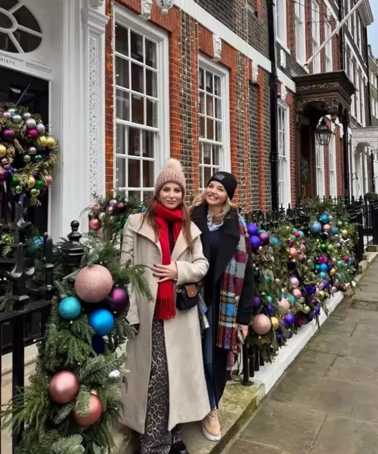 Sihirli Annem dizisinin başrol oyuncuları yıllar sonra Londra'da bir araya geldi 2