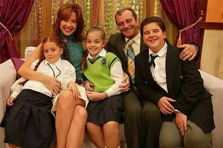 Sihirli Annem dizisinin başrol oyuncuları yıllar sonra Londra'da bir araya geldi 1