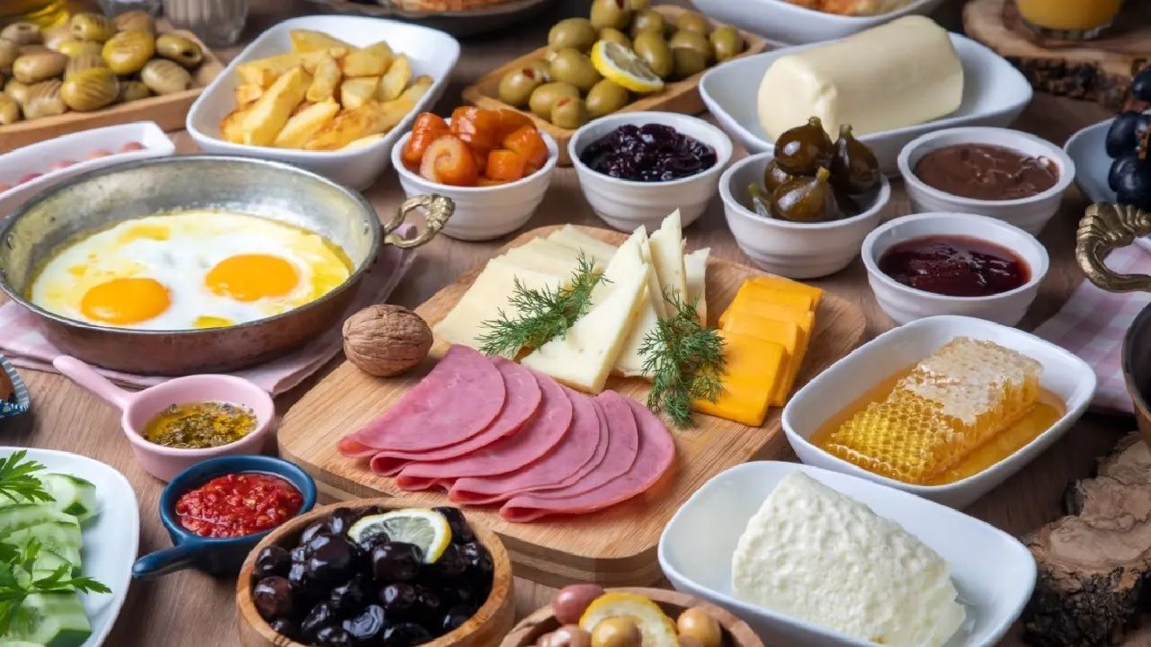 Günün en önemli öğünü! Sadece kahvaltı saatini değiştirerek daha sağlıklı yaşamak mümkün... 1