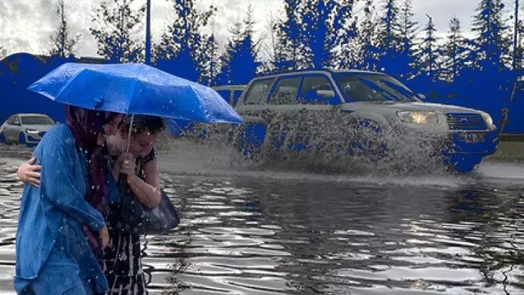 İstanbul dahil çok sayıda kent için sağanak uyarısı! Meteoroloji saat verdi! İşte 25 Aralık Çarşamba hava durumu tahminleri... 3