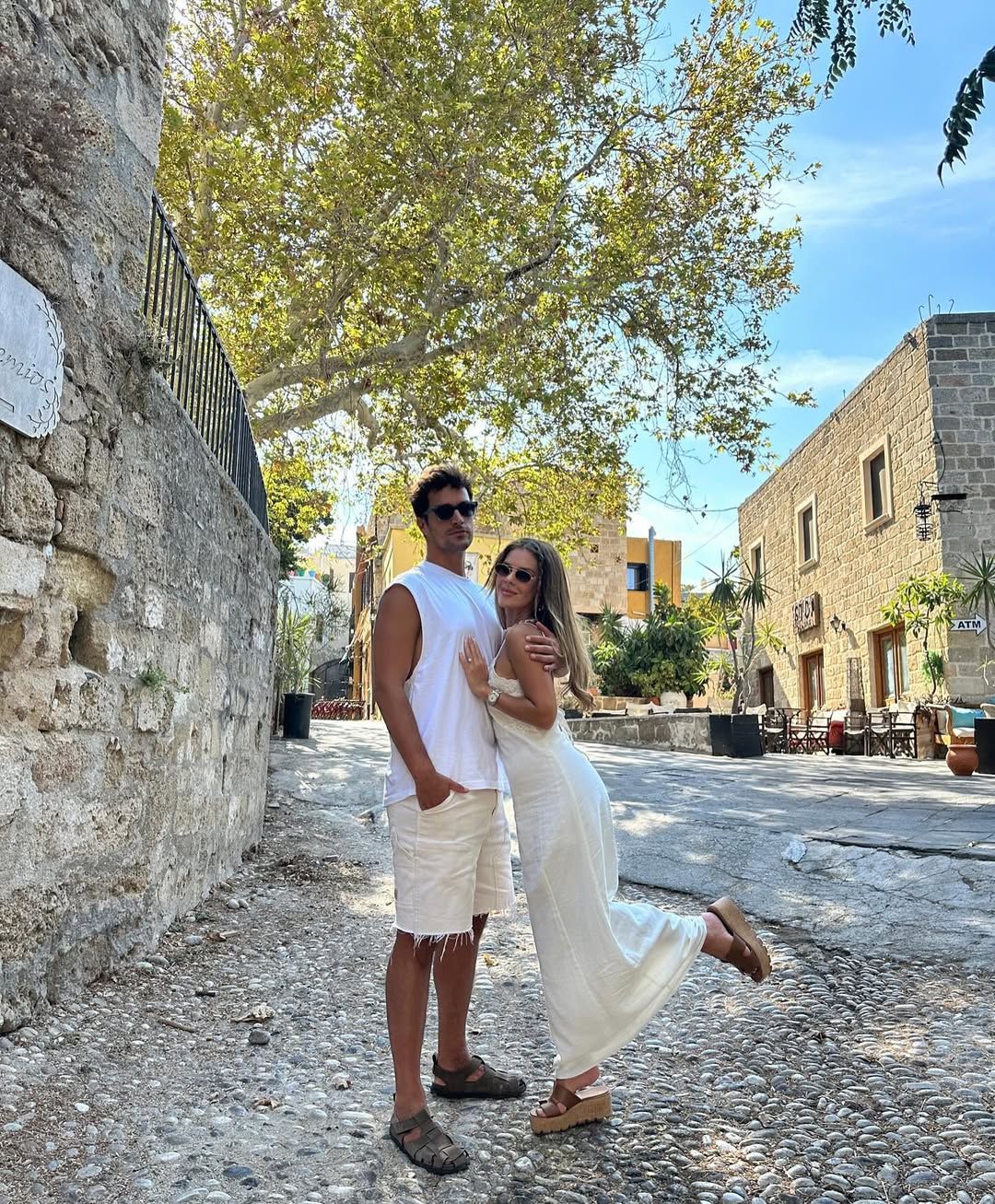 Feyyaz Şerifoğlu ile Merve Dinçkol nişanlandı! 12