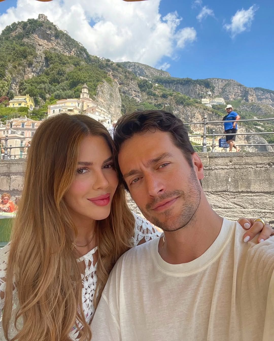 Feyyaz Şerifoğlu ile Merve Dinçkol nişanlandı! 8