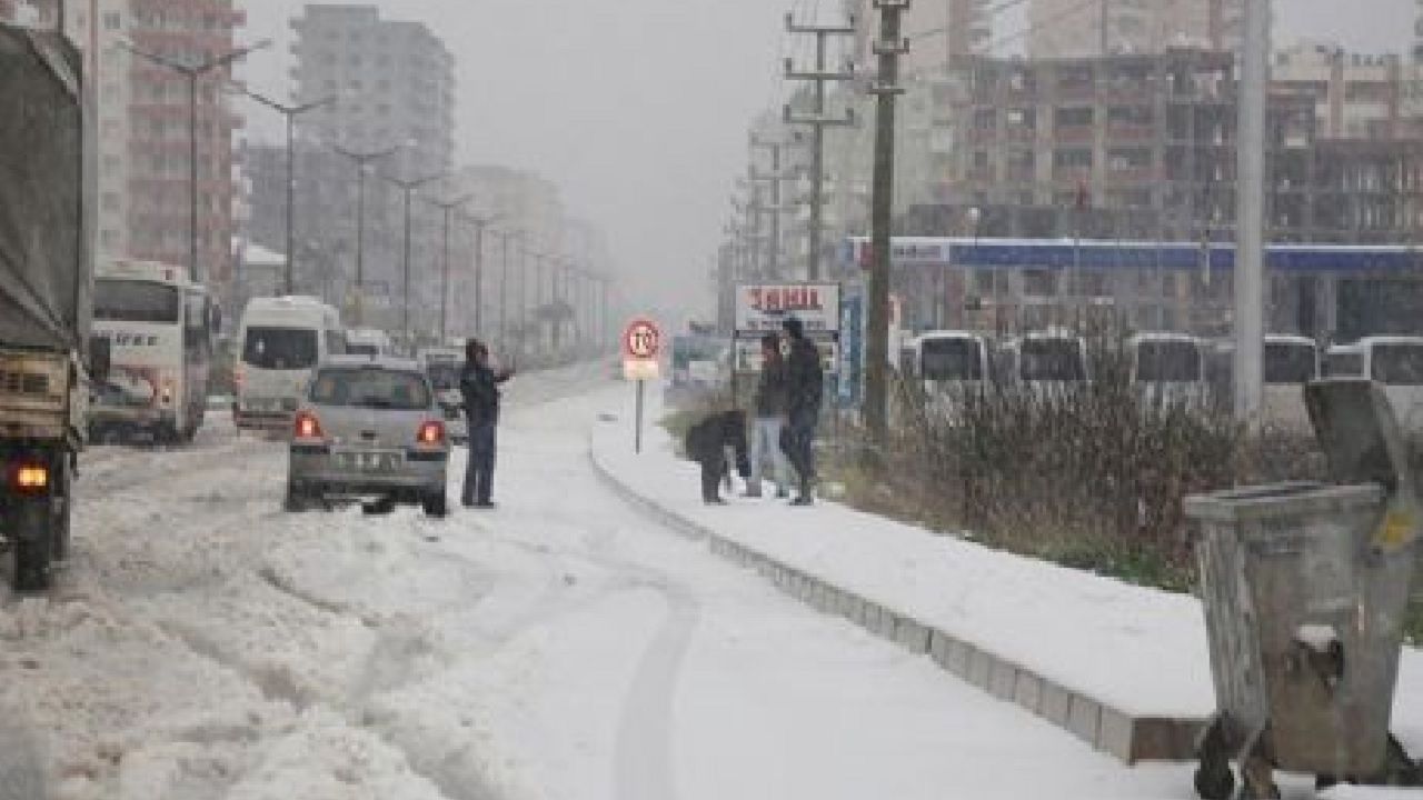 Yurttan kar manzaraları! Çanakkale, Antalya, Mersin ve Denizli'de kar yağışı etkili oldu! 1