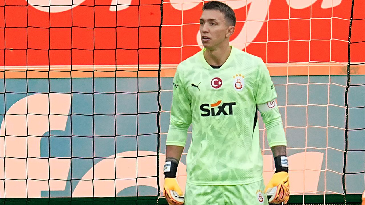 Sergen Yalçın Süper Lig'de yılın en iyilerini açıkladı! "Galatasaray'ın neden şampiyon olduğu çok açık, başka cevap veremiyoruz!" 3