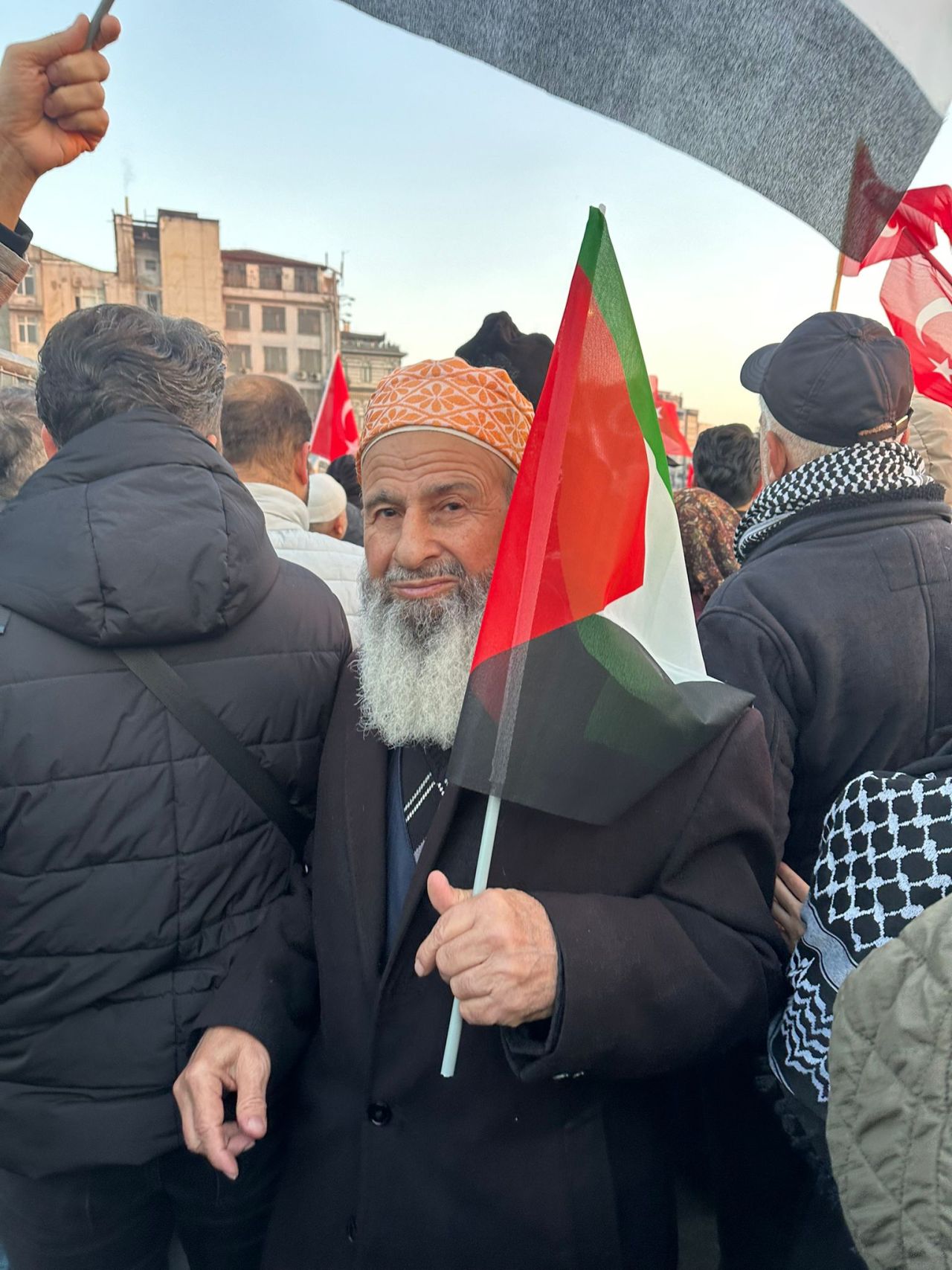 SuperHaber “Dünyaya bir güneş doğuyor” haykırışı için Galata Köprüsü’nde! 12