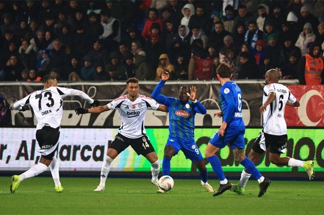 Herkes iptal olan bu golü konuşuyor: Trio ekibi Çaykur Rizespor - Beşiktaş maçındaki tartışmalara son noktayı koydu! 1