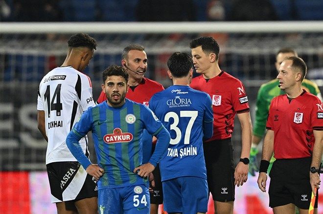 Herkes iptal olan bu golü konuşuyor: Trio ekibi Çaykur Rizespor - Beşiktaş maçındaki tartışmalara son noktayı koydu! 5