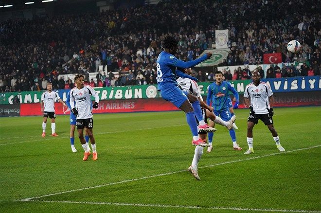 Herkes iptal olan bu golü konuşuyor: Trio ekibi Çaykur Rizespor - Beşiktaş maçındaki tartışmalara son noktayı koydu! 6