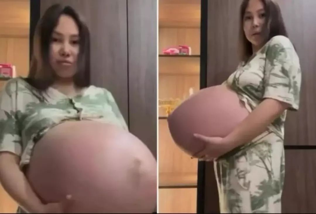 Göbeğini gösterince viral oldu! Elleriyle tutmak zorunda kaldı! Yorum yağdı... 1