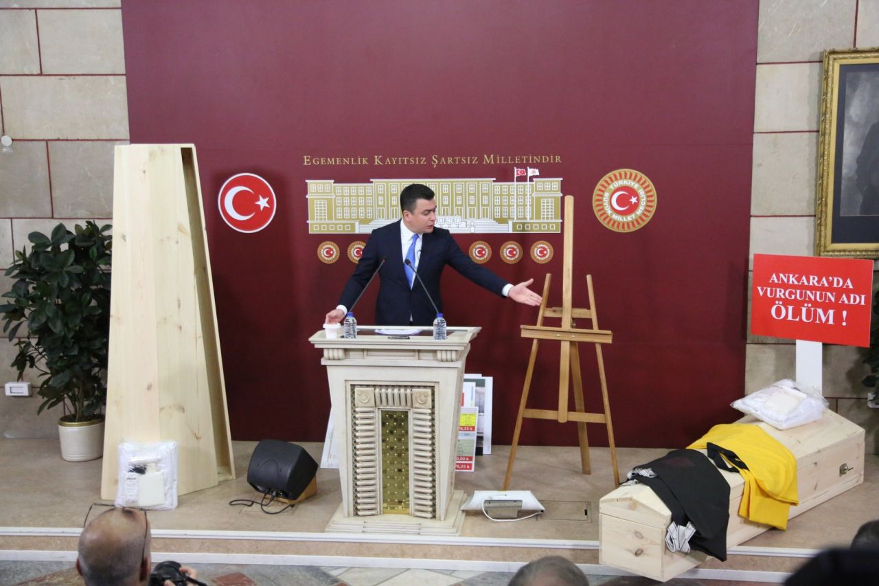 Milletvekili Osman Gökçek, Meclis'e tabutla geldi! Ankara'da kefen ve cenaze torbası vurgunu! 1