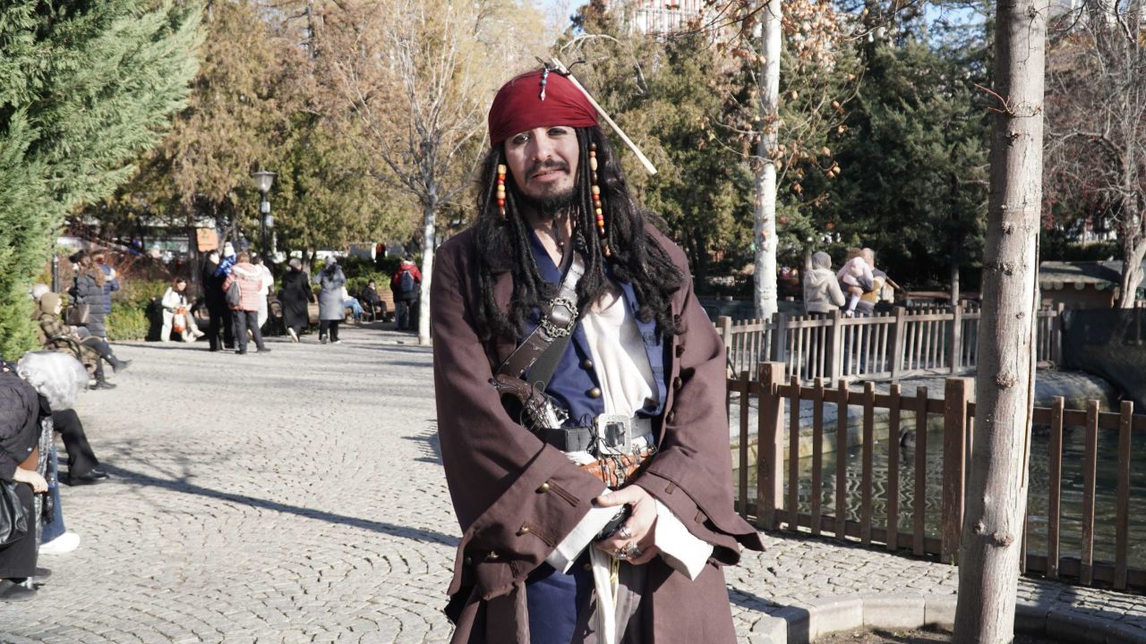 Jack Sparrow Ankara'da! Görenler şaşırdı... Kimi fotoğraf çektirdi kimi ise eğlendi! 6
