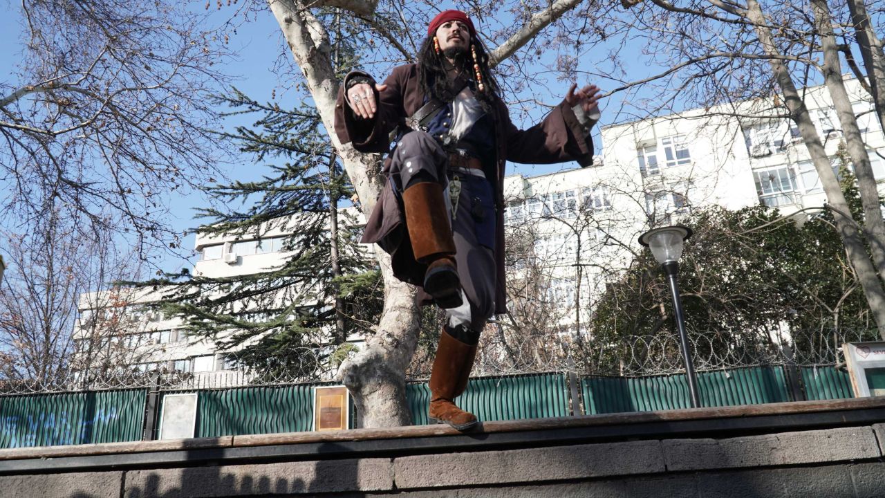 Jack Sparrow Ankara'da! Görenler şaşırdı... Kimi fotoğraf çektirdi kimi ise eğlendi! 7