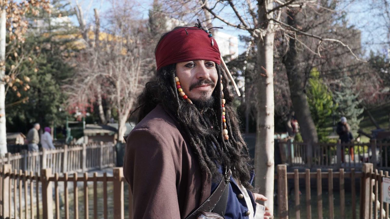 Jack Sparrow Ankara'da! Görenler şaşırdı... Kimi fotoğraf çektirdi kimi ise eğlendi! 9