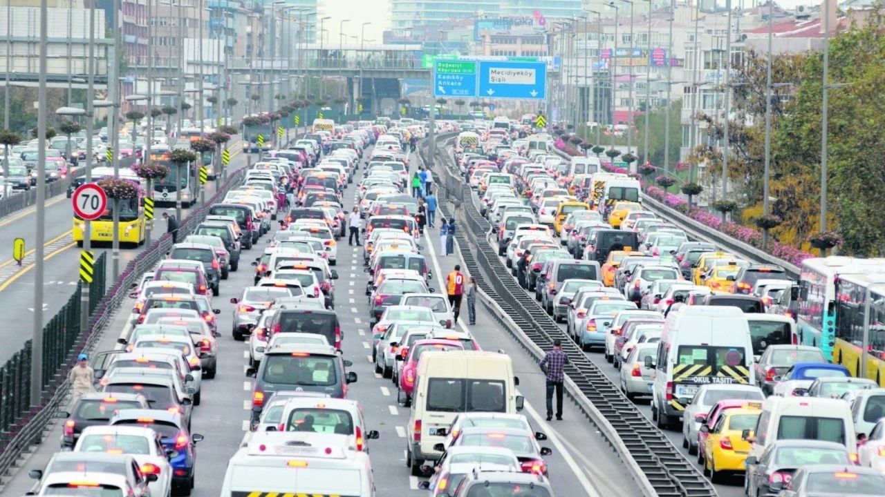 İstanbul trafik yoğunluğunda yoğunluğunda dünya lideri oldu! Bakın kaç saat kaybediyoruz! 2