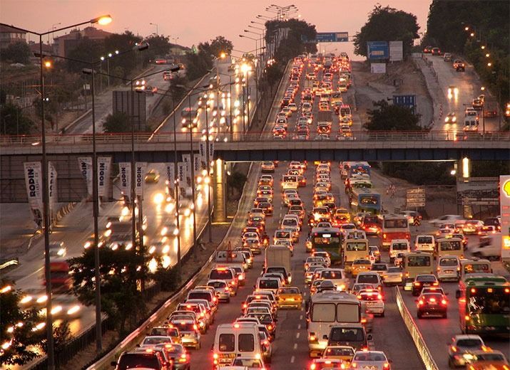 İstanbul trafik yoğunluğunda yoğunluğunda dünya lideri oldu! Bakın kaç saat kaybediyoruz! 3