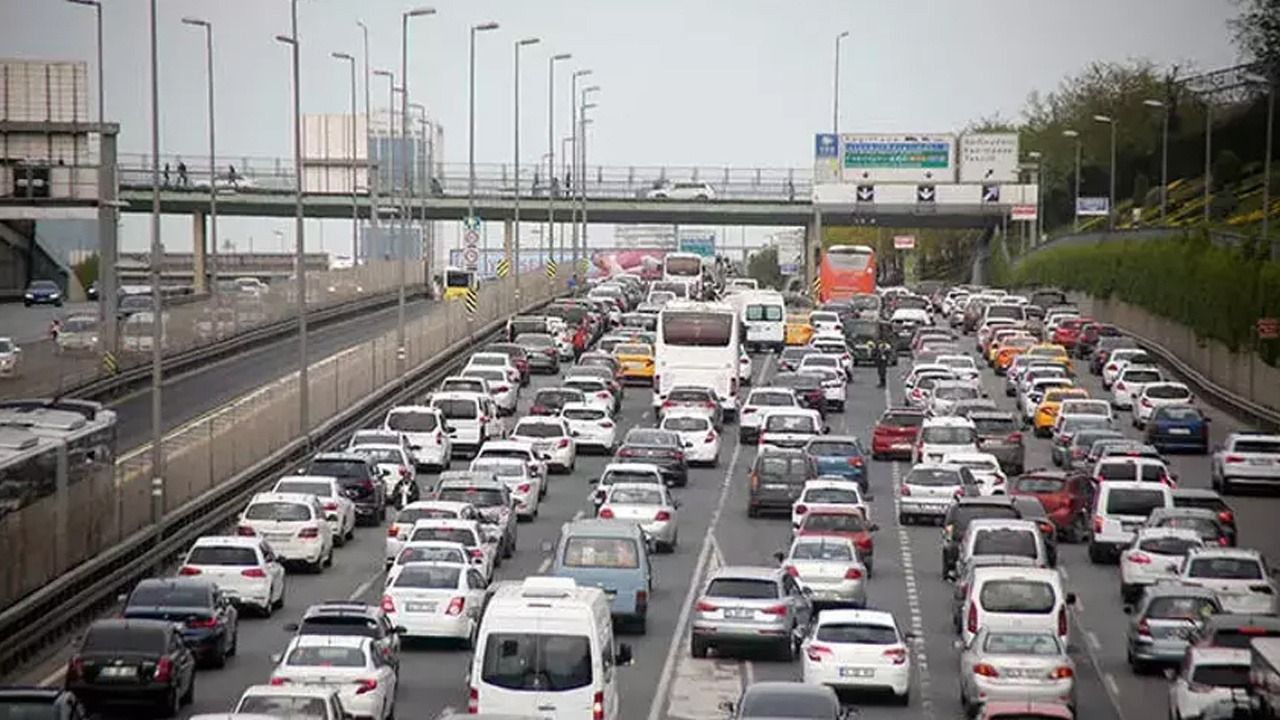 İstanbul trafik yoğunluğunda yoğunluğunda dünya lideri oldu! Bakın kaç saat kaybediyoruz! 6
