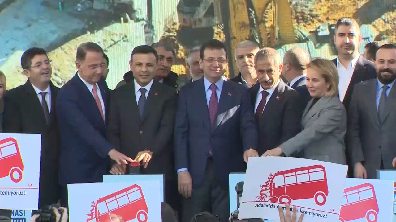 İmamoğlu Büyükada'da protesto eden vatandaşa tepki: Sesin çok detone 2