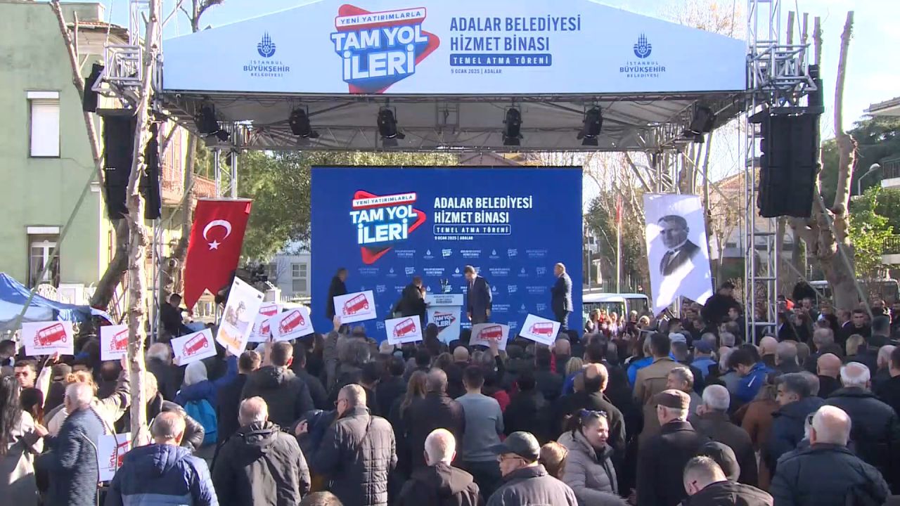 İmamoğlu Büyükada'da protesto eden vatandaşa tepki: Sesin çok detone 4