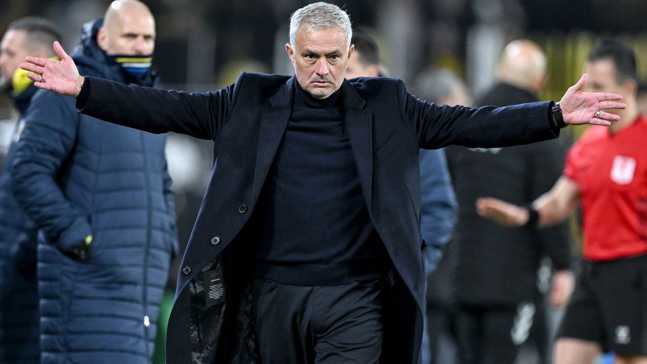 Fenerbahçe'nin Konyaspor maçı ilk 11'i belli oldu! Jose Mourinho sistem değişikliğine gidiyor: Forvet Youssef En-Nesyri'ye emanet 2