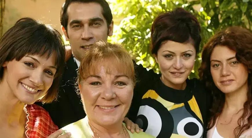Yaprak Dökümü'nün Neyyir Hanım'ıydı... Bedia Ener Öztep, 70 yaşında hayatını kaybetti.... 5