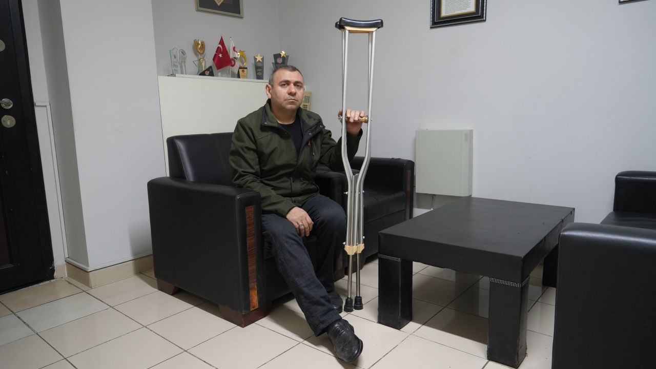 Hayatı karardı! Menisküs ameliyatı için gitti hastaneden engelli olarak çıktı! 1