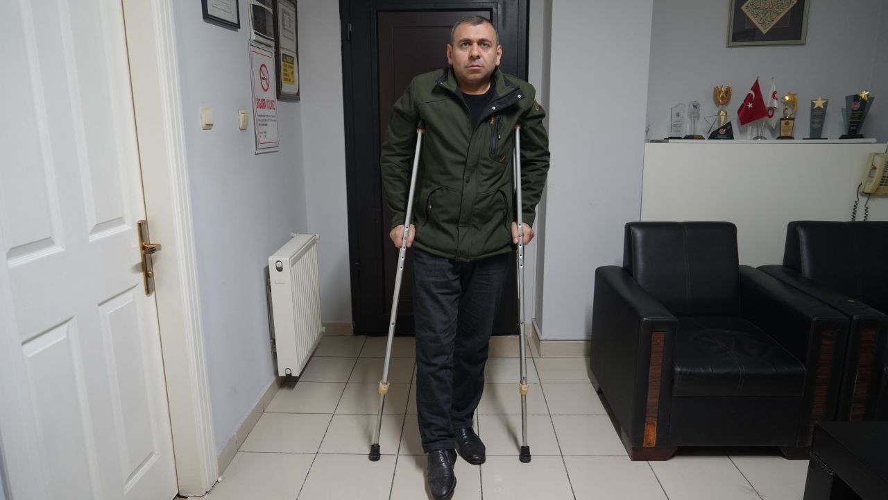 Hayatı karardı! Menisküs ameliyatı için gitti hastaneden engelli olarak çıktı! 5