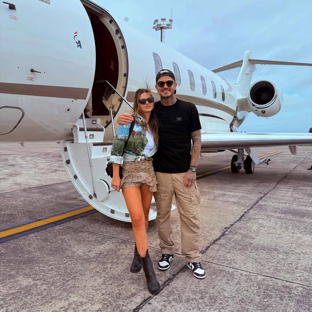 Kolundaki bileklik gözlerden kaçmadı! Mauro Icardi'den yeni aşkı China Suarez'e ay yıldızlı hediye 8