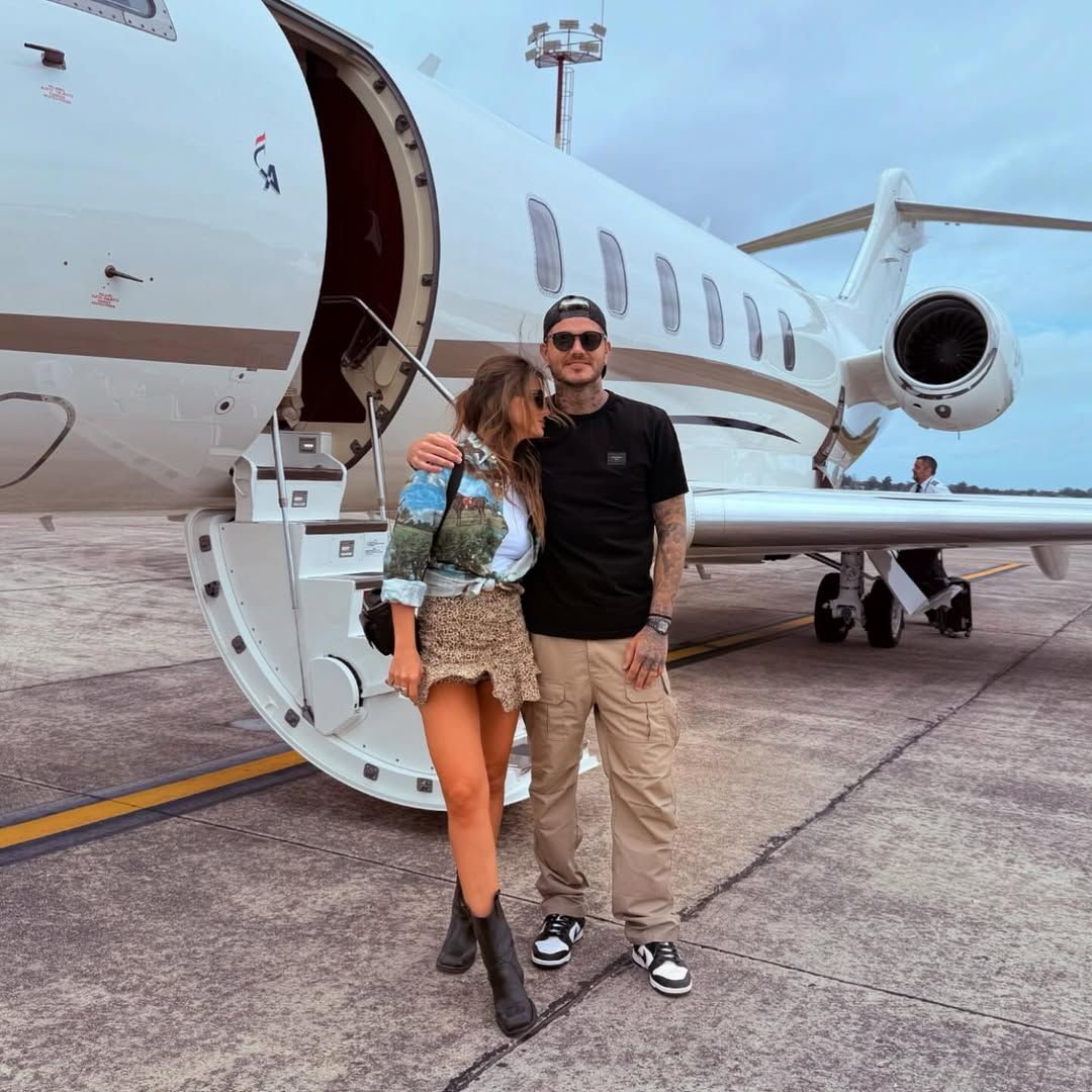 Kolundaki bileklik gözlerden kaçmadı! Mauro Icardi'den yeni aşkı China Suarez'e ay yıldızlı hediye 4