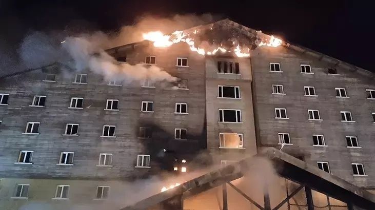 Bolu Kartalkaya Kayak Merkezi'nde otel yangını! Felaketin boyutu gün ağarınca ortaya çıktı... İşte bölgeden görüntüler... 3