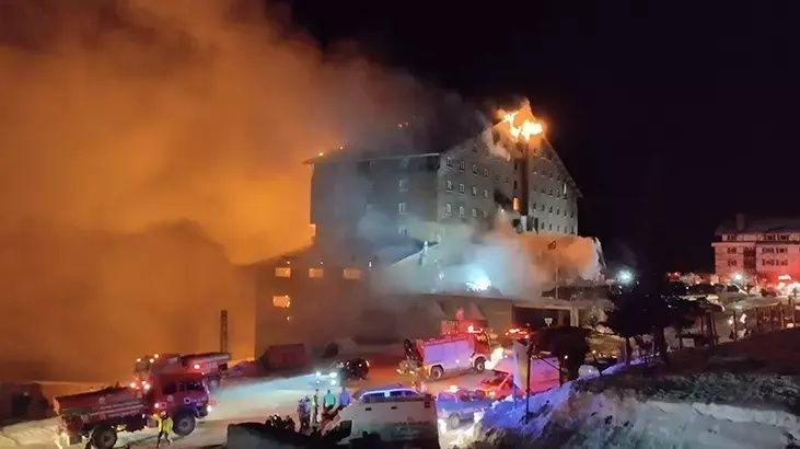 Bolu Kartalkaya Kayak Merkezi'nde otel yangını! Felaketin boyutu gün ağarınca ortaya çıktı... İşte bölgeden görüntüler... 13