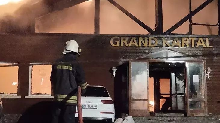 Bolu Kartalkaya Kayak Merkezi'nde otel yangını! Felaketin boyutu gün ağarınca ortaya çıktı... İşte bölgeden görüntüler... 14