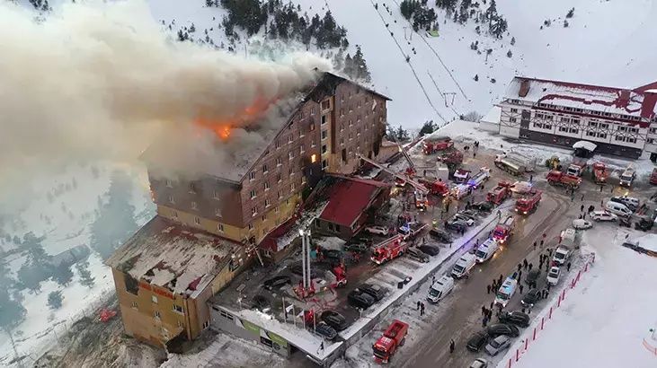 Bolu Kartalkaya Kayak Merkezi'nde otel yangını! Felaketin boyutu gün ağarınca ortaya çıktı... İşte bölgeden görüntüler... 9