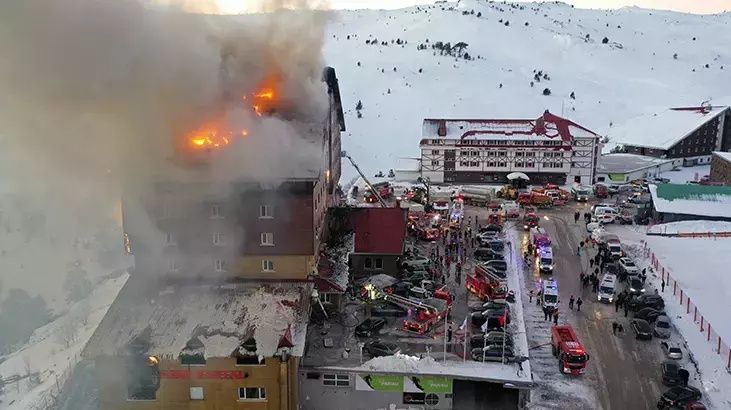 Bolu Kartalkaya Kayak Merkezi'nde otel yangını! Felaketin boyutu gün ağarınca ortaya çıktı... İşte bölgeden görüntüler... 5