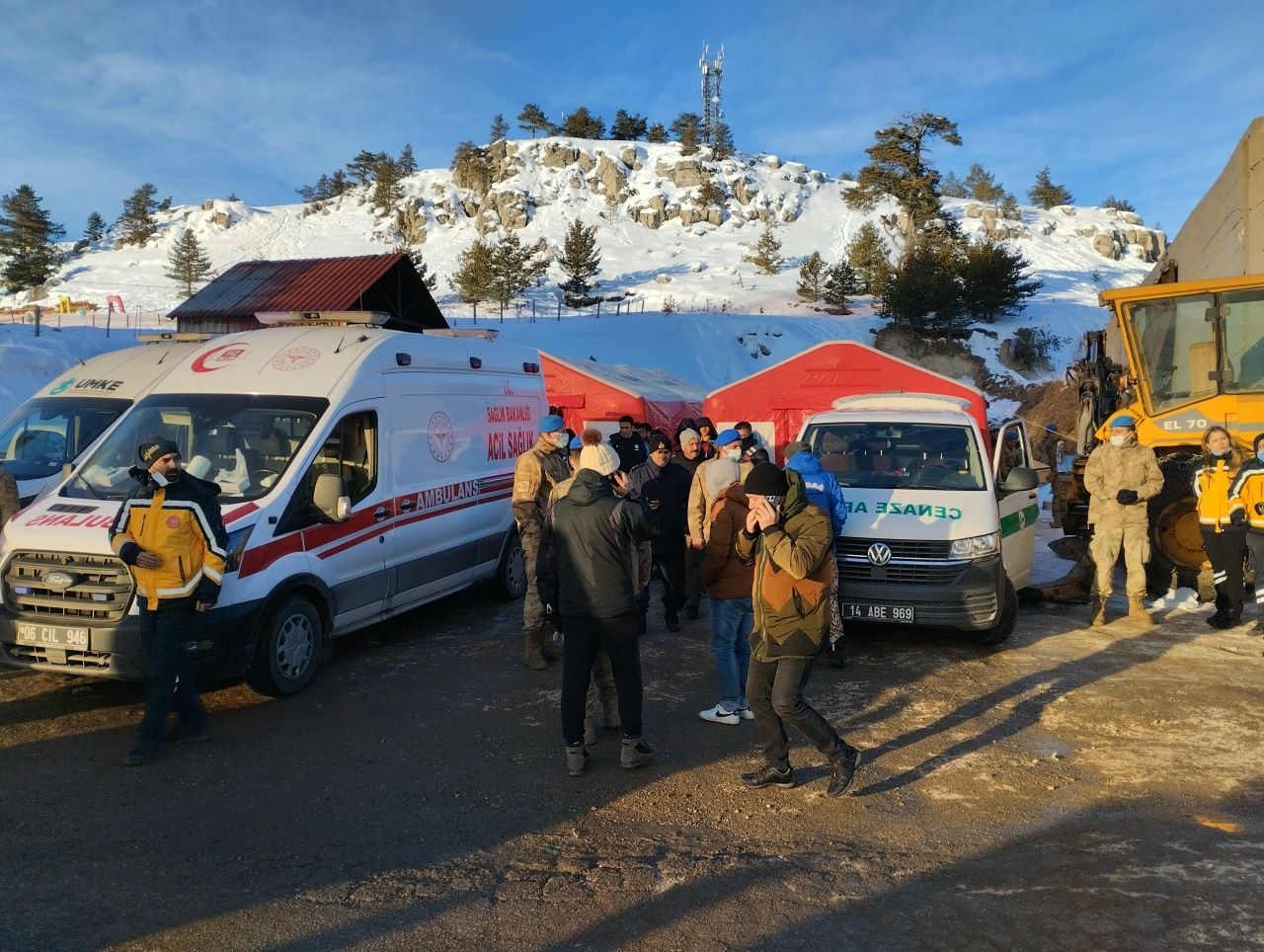 Bolu Kartalkaya Kayak Merkezi'nde otel yangını! Felaketin boyutu gün ağarınca ortaya çıktı... İşte bölgeden görüntüler... 7