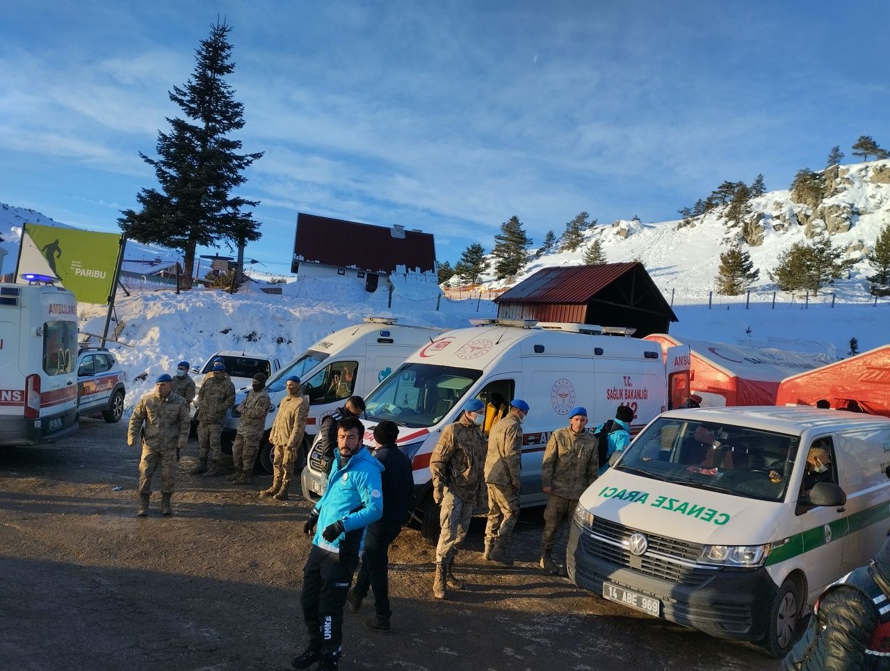 Bolu Kartalkaya Kayak Merkezi'nde otel yangını! Felaketin boyutu gün ağarınca ortaya çıktı... İşte bölgeden görüntüler... 15