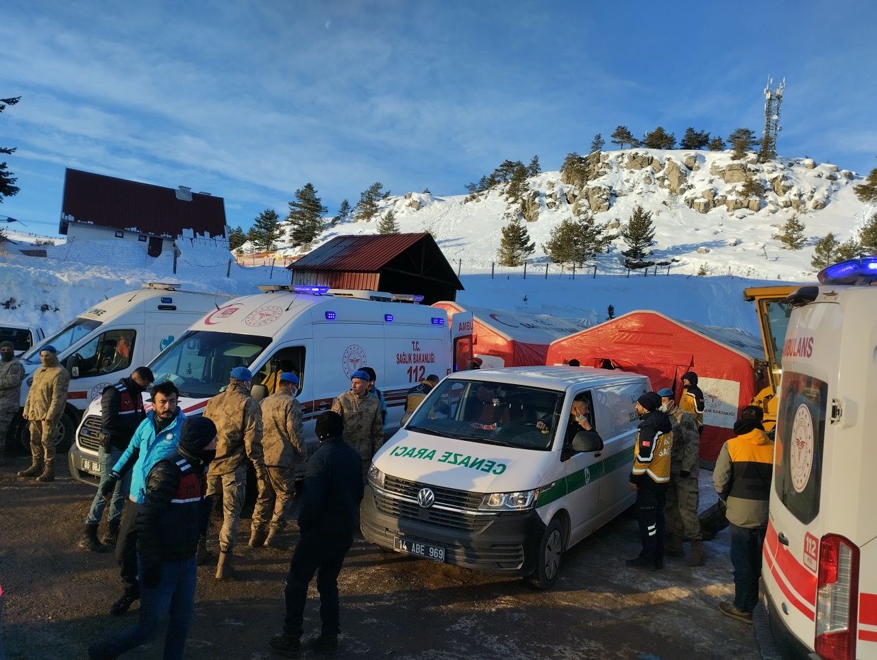 Bolu Kartalkaya Kayak Merkezi'nde otel yangını! Felaketin boyutu gün ağarınca ortaya çıktı... İşte bölgeden görüntüler... 6