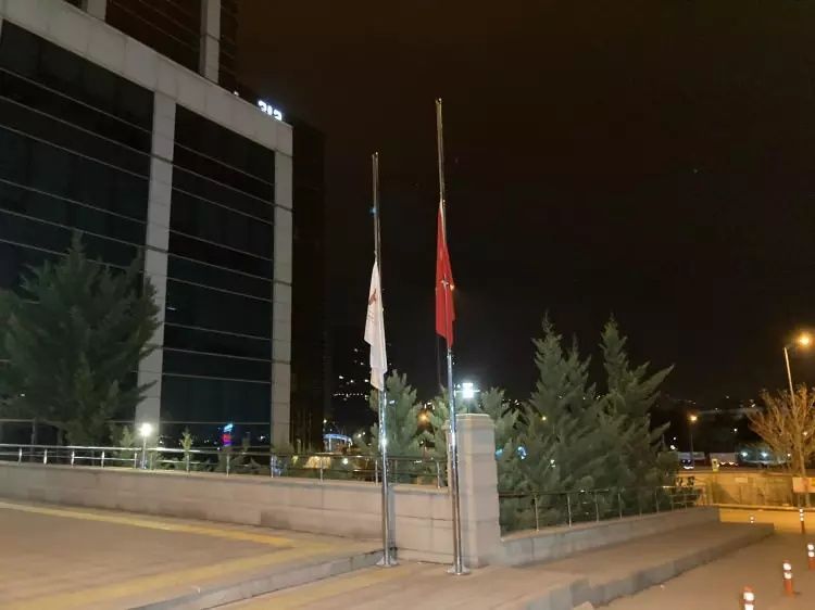Türkiye yasta... Bolu Kartalkaya'da ölen 76 canımız için milli yas ilan edildi! Bayraklar yarıya indirildi... 2