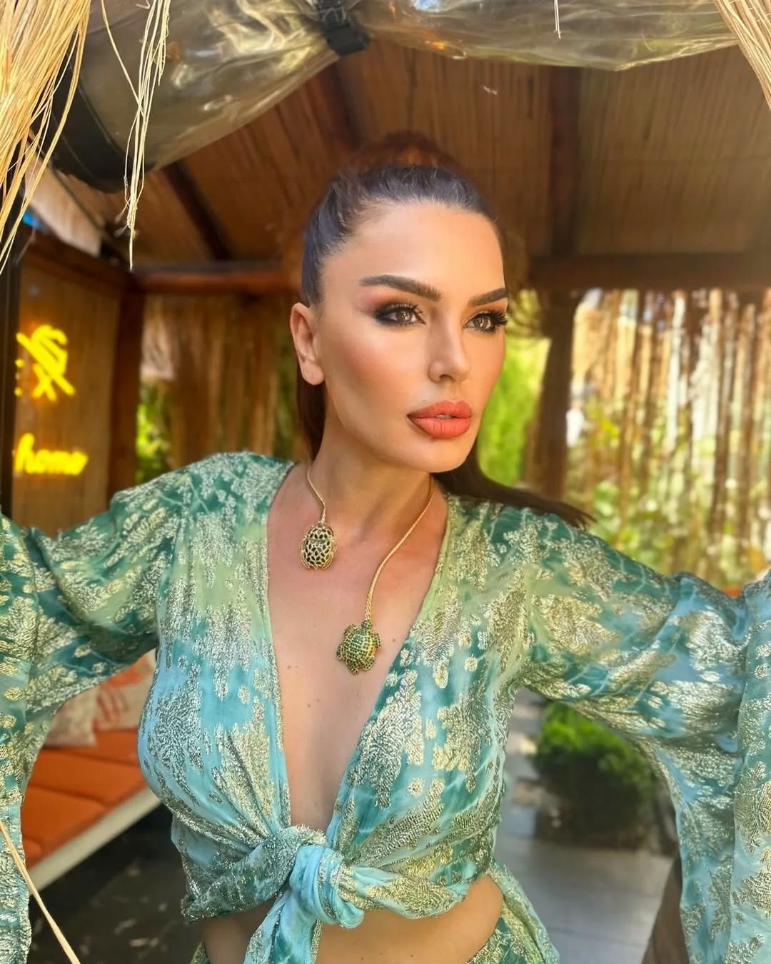 Eski manken Aysu Baçeoğlu, ''Hülya Avşar uyarmıştı'' diyerek sektör hakkında zehir zemberek sözler söyledi: Zamanında işim engellendi, kimse kimsenin ekmeğiyle oynamasın 3