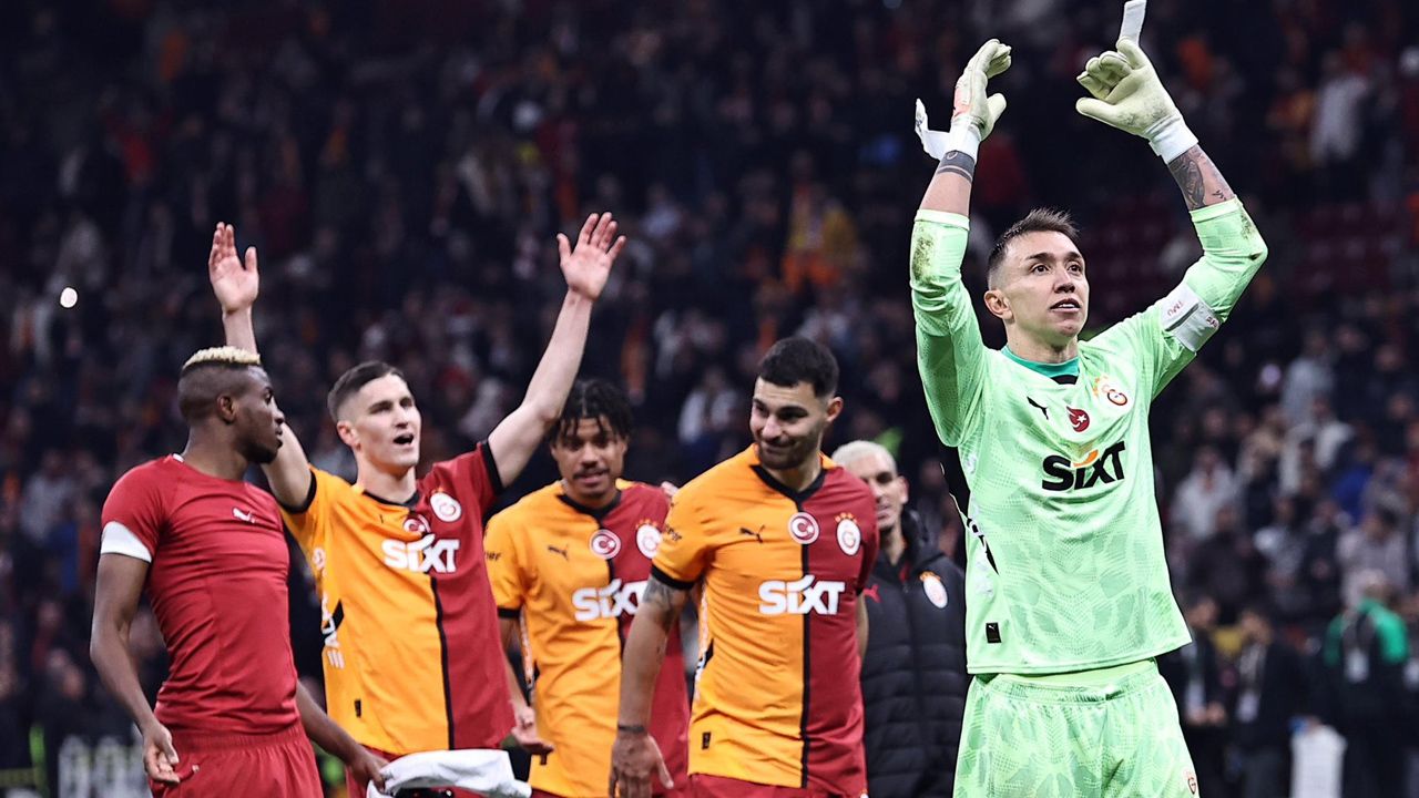Erman Toroğlu: "Hakemin Ahmed Kutucu'yu atmaya yüreği yoktu! Galatasaraylı olmasa kırmızı gösterirdi! Halil Umut Meler'in dayak olayından sonra kimyası bozuldu" 6